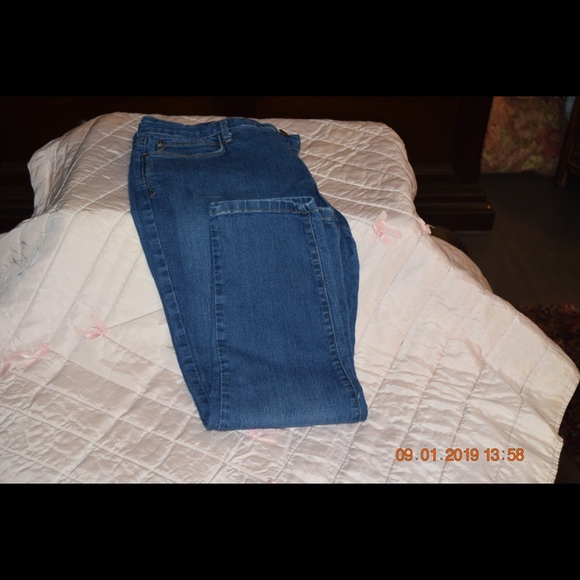 NYDJ NWOT!  Great Brand for woman! - Picture 3 of 3